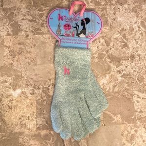 NWT Kissables Moisturizing Gloves